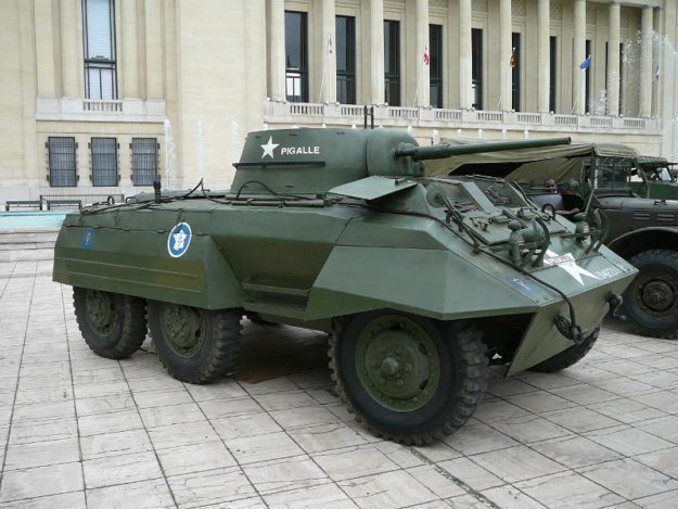 Commémoration du 8 mai 1945 à Puteaux 2009 Ford M8