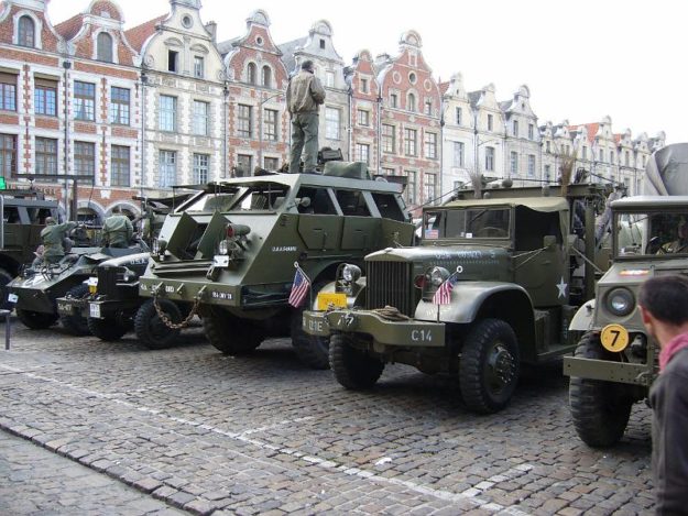 Souchez 2009 – Arrêt sur la Place des Héros à Arras