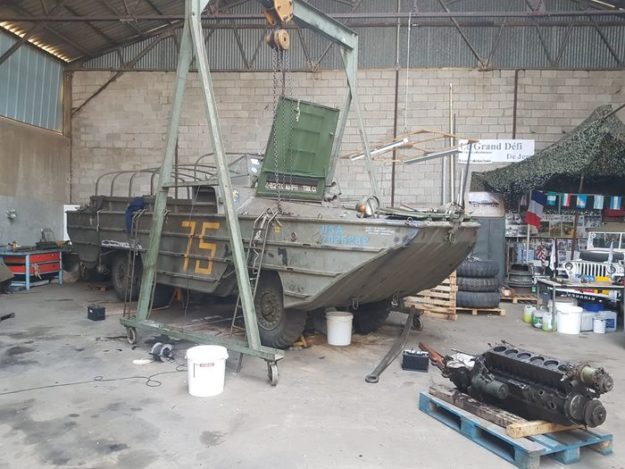 Enlèvement du moteur GMC DUKW